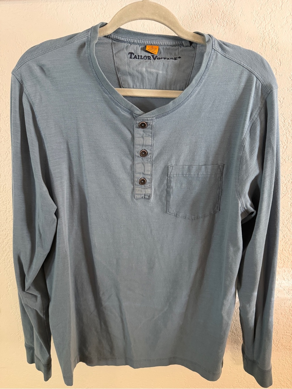 Tailor Vintage Men's Short-Sleeve Henley Tee in Dusty Blue
